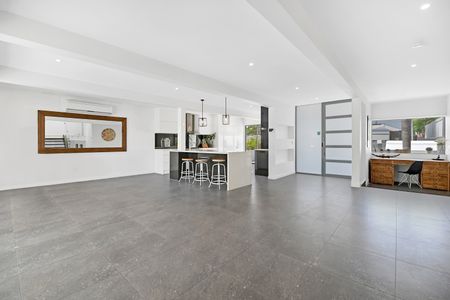 44 Rudd Street, Broadbeach Waters QLD 4218 - House For Rent | Domain - Photo 4