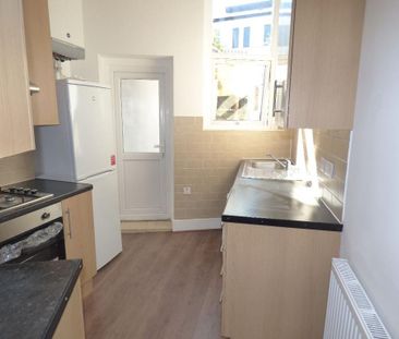 4 bedroom terraced house to rent - Photo 5