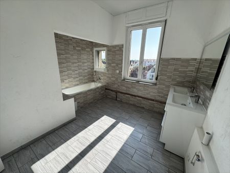 Location Appartement 4 pièces 83m² - Photo 3