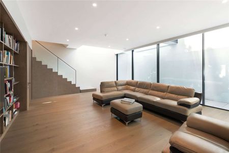 Brilliant house over six floors and has been the subject of extension and remodelling - Photo 4