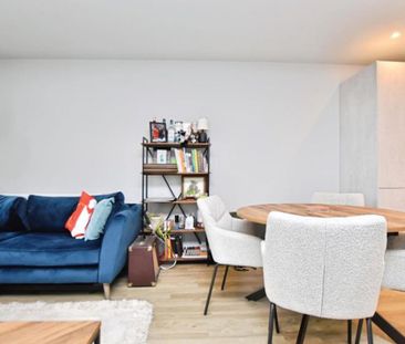 Immaculate modern one-bedroom furnished flat to let in the sought a... - Photo 1