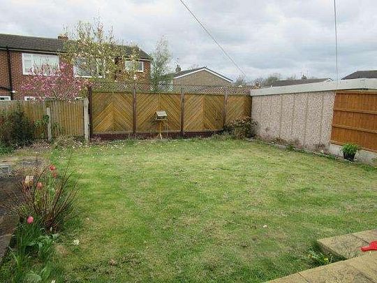 Holmsley Field Lane, Oulton, Leeds, LS26 - Photo 1