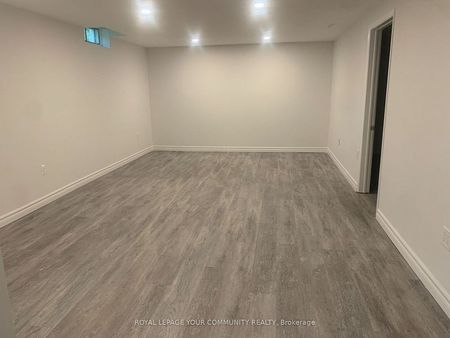 For Lease - 371 Selby Crescent, Newmarket, Ontario - Photo 4