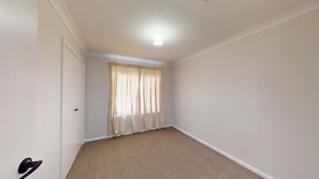 Charming Family Home in Dubbo - Photo 2