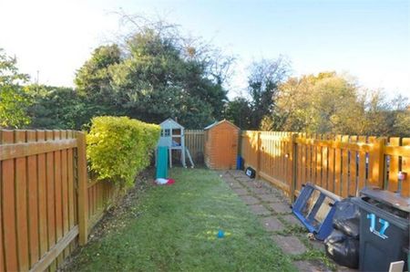2 bedroom end of terrace house to rent - Photo 5