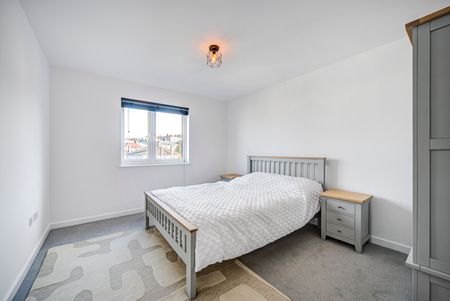 Bramhope Lane, Charlton, SE7, London - Photo 2