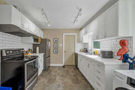 For Lease - 5 Highvale Road, Toronto, Ontario - Photo 2