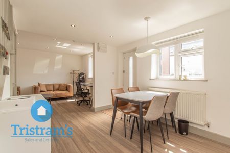 2 bed Flat for Rent - Photo 5