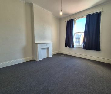 Shop Top Living - Photo 3