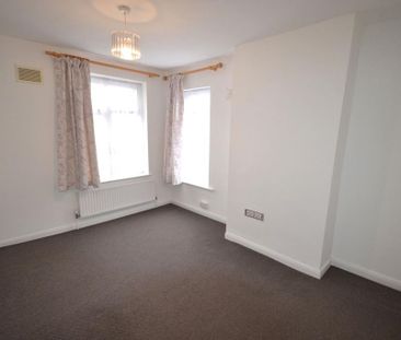 2 bedroom end of terrace house to rent - Photo 3
