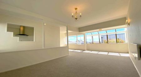 Takapuna Beach Beauty - Photo 2