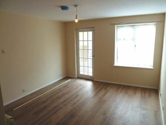 Delaporte Close, Epsom, Surrey, KT17 4AF - Photo 1