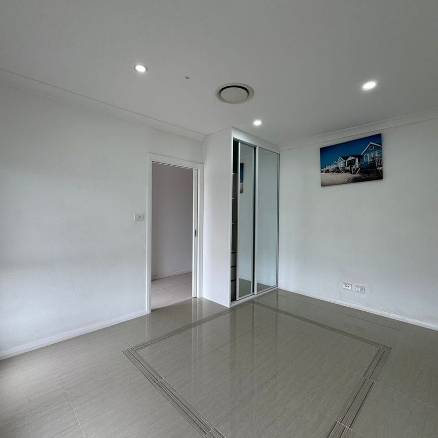 MODERN DOUBLE-STOREY FAMILY HOME! - Photo 1