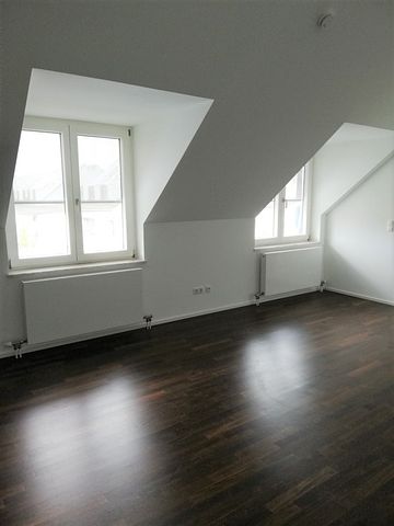 3 Zimmer, Küche, Bad, Dusche, 1 Galerie, Balkon, Aufzug, DG - Foto 2