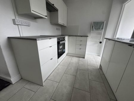 2 bedroom terraced house to rent - Photo 4