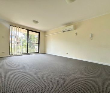 Two Bedroom Unit In Prime Location!! - Photo 1