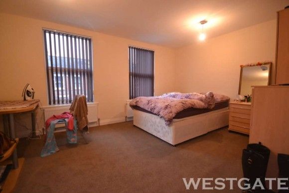 3 Bed - Erleigh Road, Reading - Photo 1