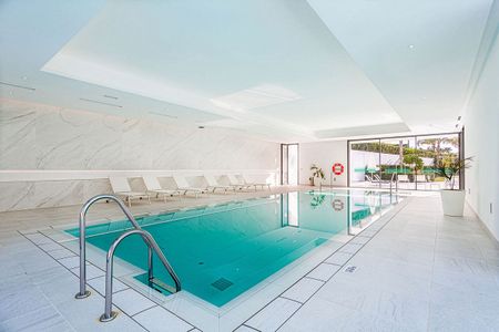 Apartment in Estepona, Costa del Sol - Photo 3