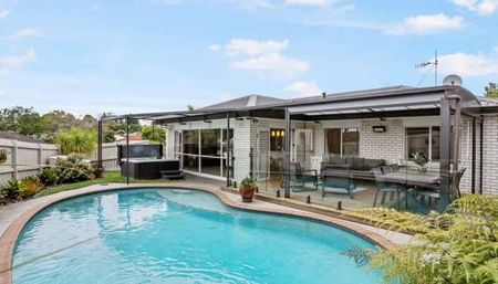 Beautiful 4-Bedroom Home with Pool & Outdoor Living in Bethlehem - Photo 5