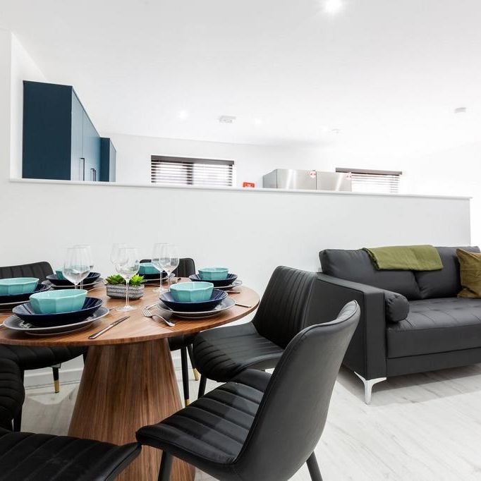 6 bedroom house to rent - Photo 1