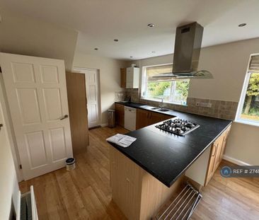 3 bedroom semi-detached house to rent - Photo 5