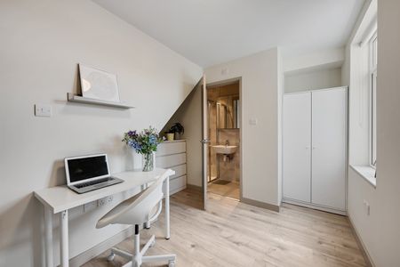 Room in a Shared House, London Road, SM4 - Photo 5