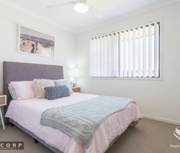 Lovely 3 Bedroom Townhouse in Quiet Complex - Photo 3