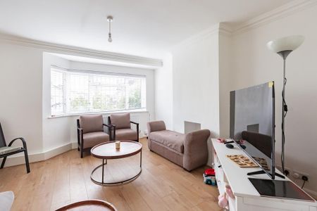 3 bedroom semi-detached house to rent - Photo 2