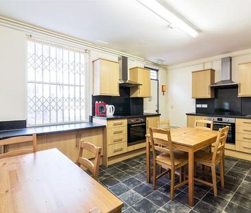 12 bedroom semi-detached house to rent - Photo 1