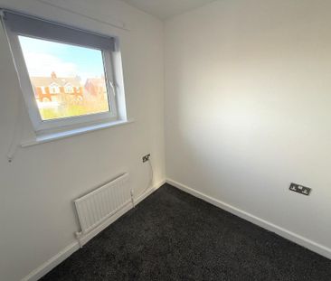 3 bedroom end of terrace house to rent - Photo 2