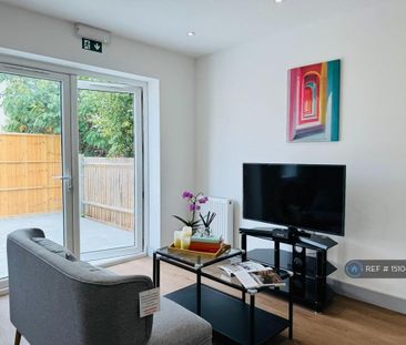 1 bedroom in a house share to rent - Photo 1