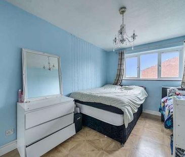 Slough, Berkshire, SL2 - Photo 2