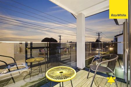 Looking for a modern home built in the ever so convenient Henderson? Look no further. - Photo 5