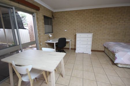 6-bedroom shared house / townhouse, Clairville Road - Photo 4