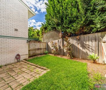 Family Townhouse with Courtyard - Photo 6