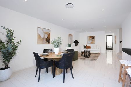 Luxury Living in the Heart of Royal Pines - Photo 2