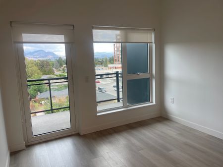 Top Floor New 1 Bedroom Near Downtown - Photo 3