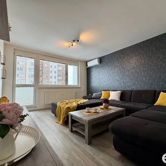 Pronájem bytu 3+1 s lodžií 78 m - Fotografie 1