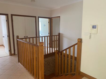 Spacious Family Home - Photo 4