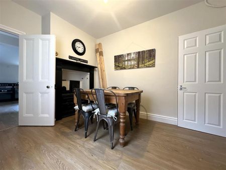 6 bedroom terraced house to rent - Photo 4