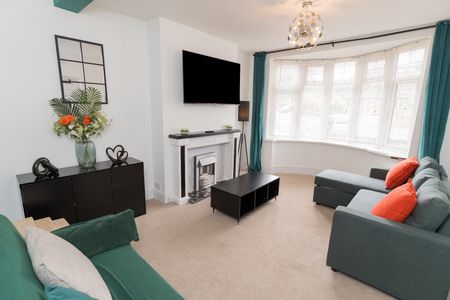 3 Bed Semi-Detached House, Sandhurst Road, LE3 - Photo 3