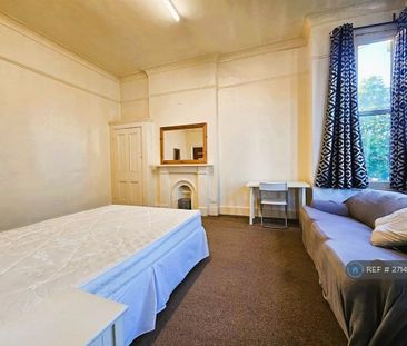 1 bedroom in a house share to rent - Photo 3