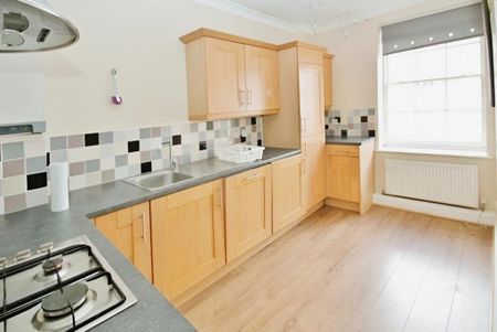 2 bedroom flat to rent - Photo 4