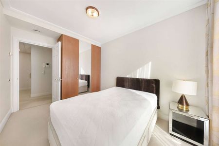 A three bedroom apartment on the second floor of a purpose built block in St Johns Wood - Photo 4