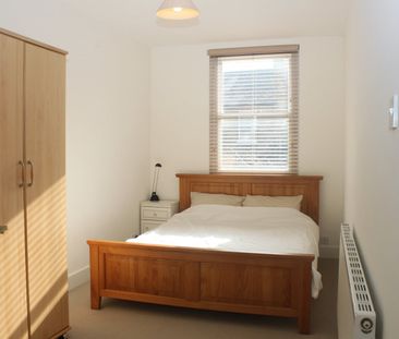 1 Bed Flat, Brecon Road, W6 - Photo 2