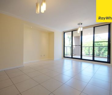 SPACIOUS TWO BEDROOM APARTMENT IN ULTRA CONVENIENT LOCATION - Photo 5