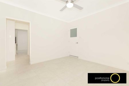 Spacious Ground Floor 1 Bedroom Unit - Photo 3