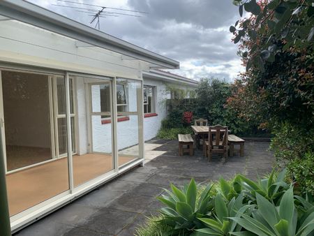 Unit 4, 138 Hutchinson Avenue, New Lynn, Auckland - Photo 3