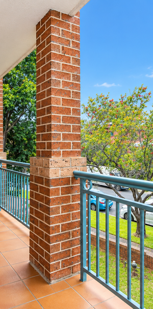 Spacious 2-Bedroom Apartment in Prime Location - Photo 1