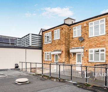 3 bedroom maisonette to rent Westquay House, 20 West Street, Fareha... - Photo 2